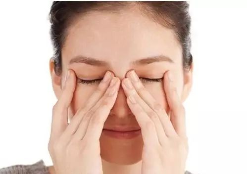 如何缓解甲亢导致的突眼,缓解甲亢眼突的中成药