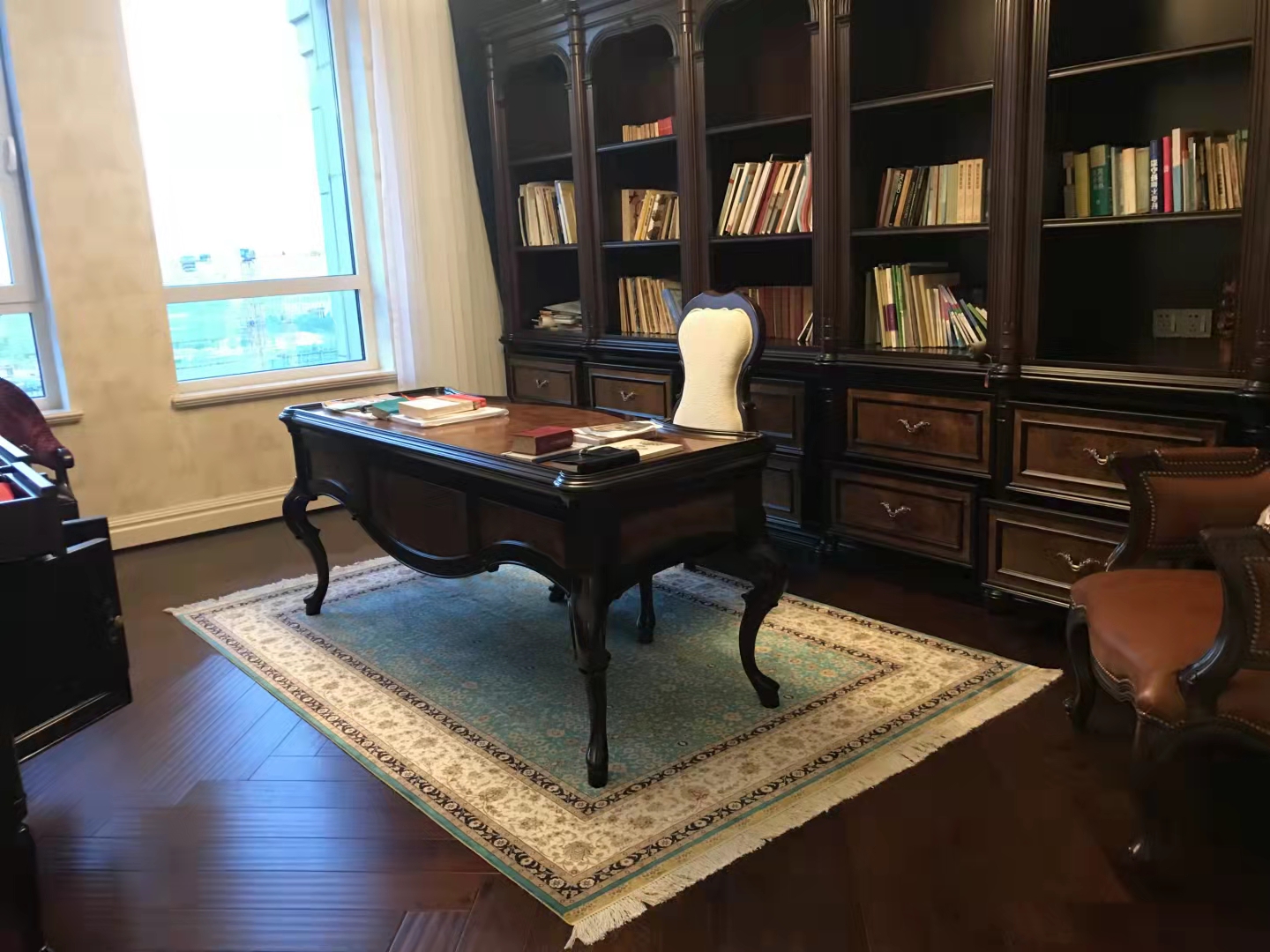 为温馨的港湾铺一张有质感的手工真丝地毯，点亮家的生活品质