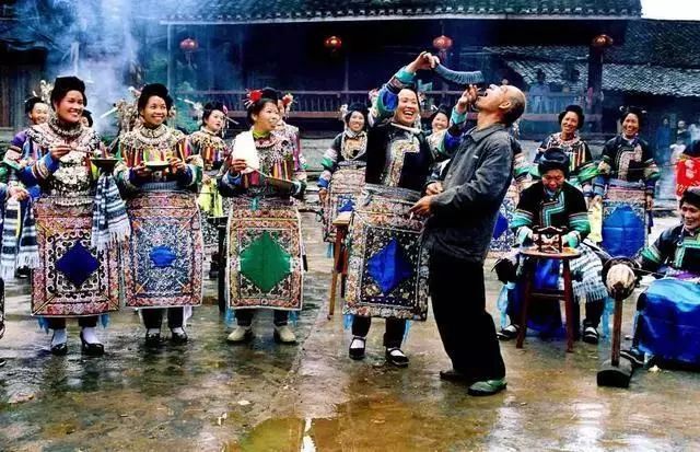 吃酒苗族风俗,苗族喝酒最高礼仪