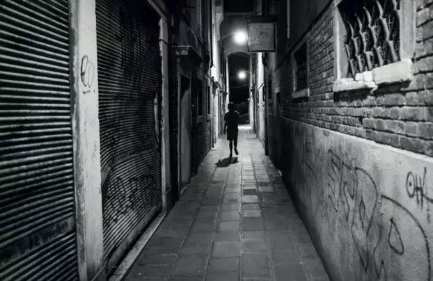 街拍摄影需要什么设备,街拍摄影用什么镜头