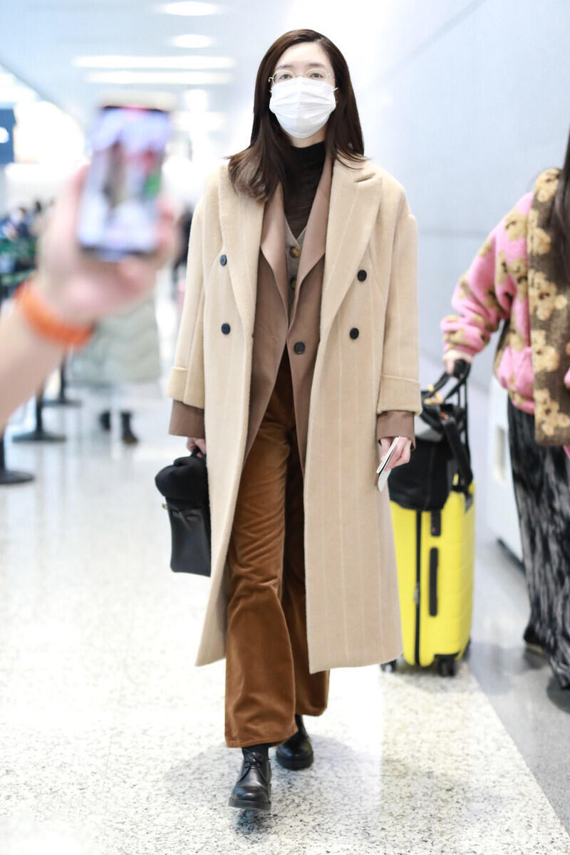 江疏影秋冬大衣搭配,江疏影的秋冬穿搭很显气质