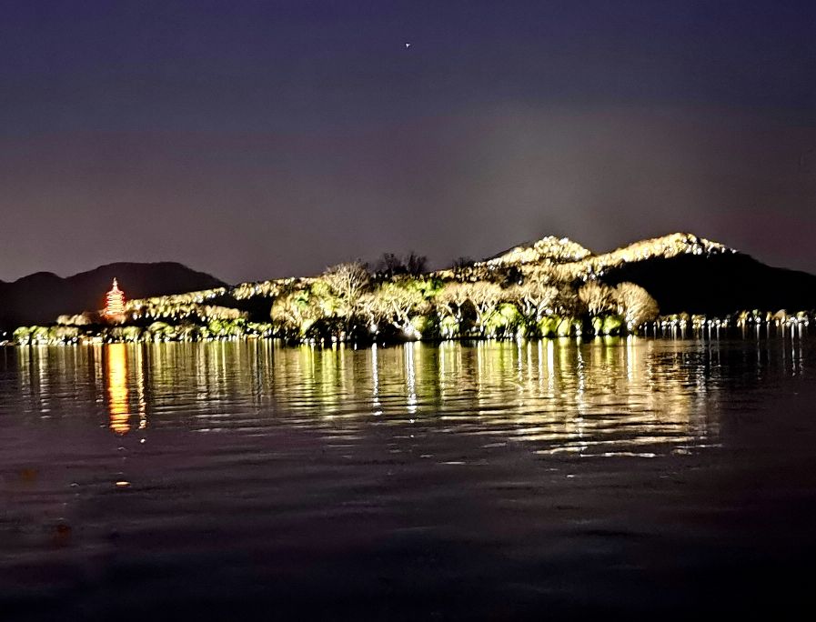 西湖夜游重启夜西湖美不胜收,开车夜游西湖视频夜景