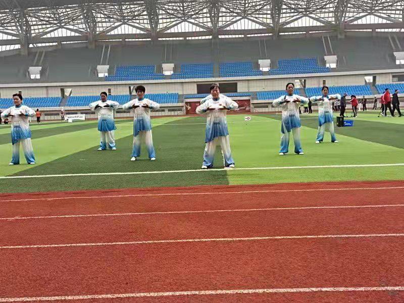 峄城区第十一届全民健身运动会系列活动暨“太极拳、健身气功、场地高尔夫球”比赛在峄城区体育场隆重举办