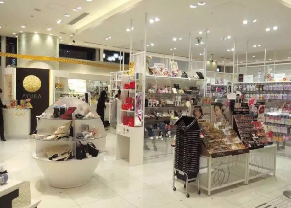 去日本逛药妆店哪些东西最值得买,去逛化妆品店