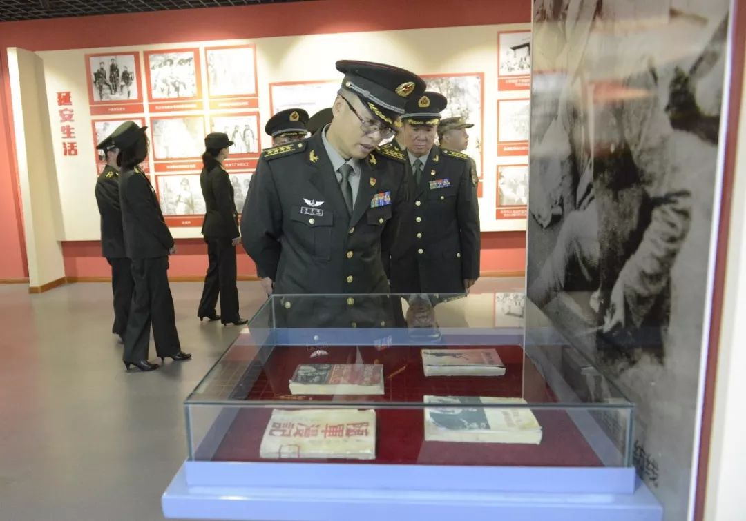 跟32127部队*党**员干部一起,到大连档案馆感悟“信仰的力量”!