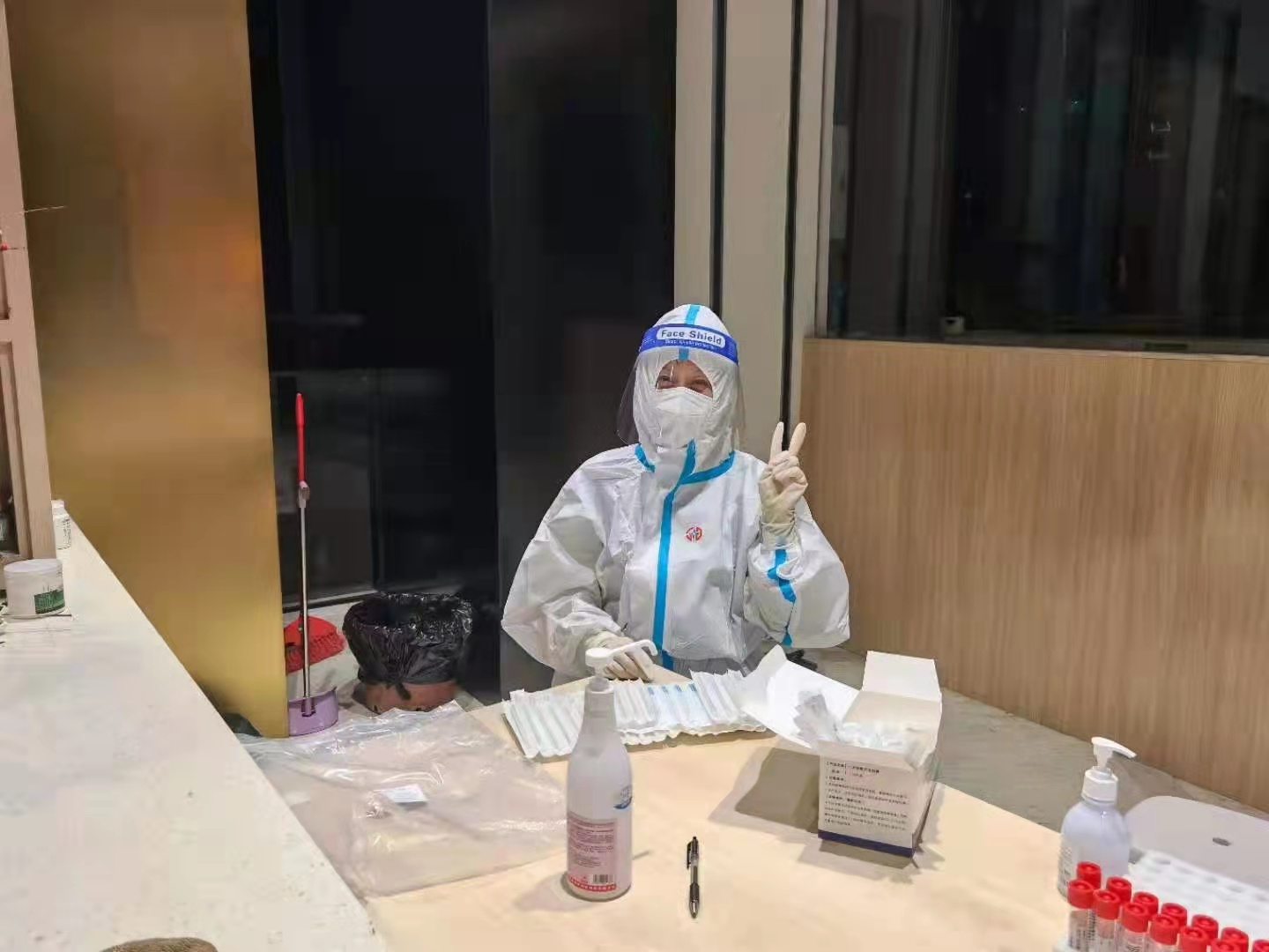 区街新闻|70多幅照片记录世茂滨江社区辖内志愿者,南京感谢你们