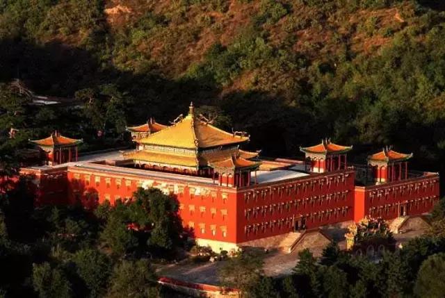 中国园林的诗情画意之美,虽由人作宛自天开的造园理念