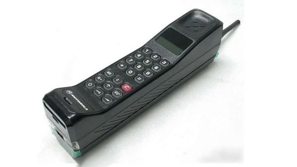 手机屏幕一摔就花了,副厂手机屏幕一摔就碎