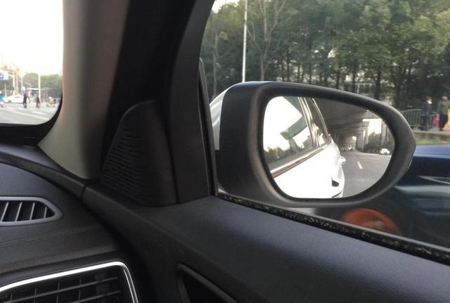 后视镜小圆镜有什么用,车后视镜小圆镜有什么作用