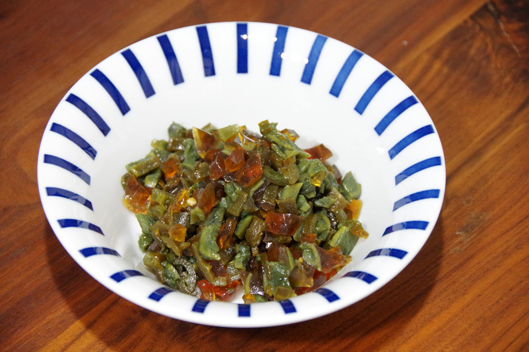 皮蛋和它一起拌简直绝配，5块钱一大盘吃上瘾了，去饭店都吃不到