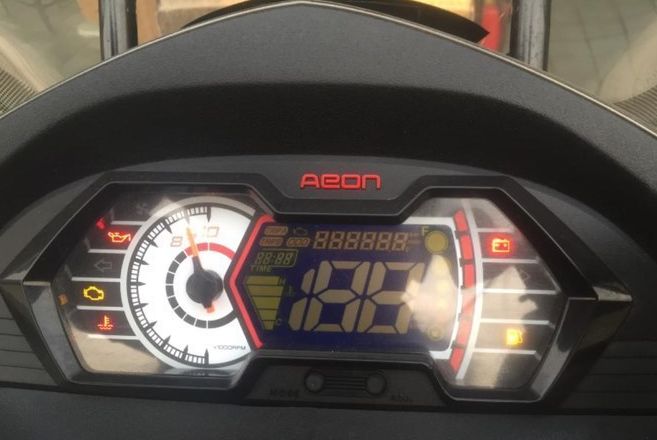 周杰伦代言的宏佳腾摩托车,宏佳腾350踏板测评