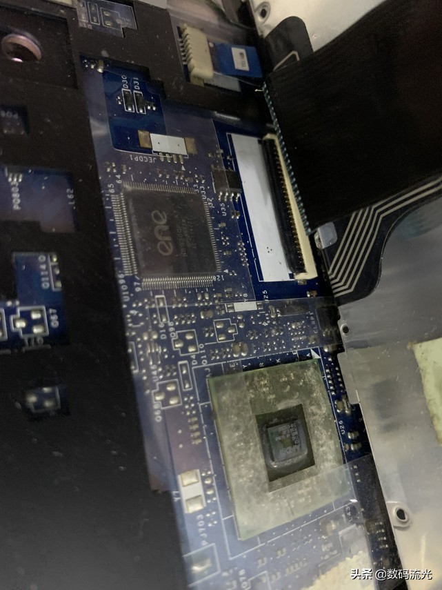 电脑摔了主板坏了,手提电脑摔一次主板坏了