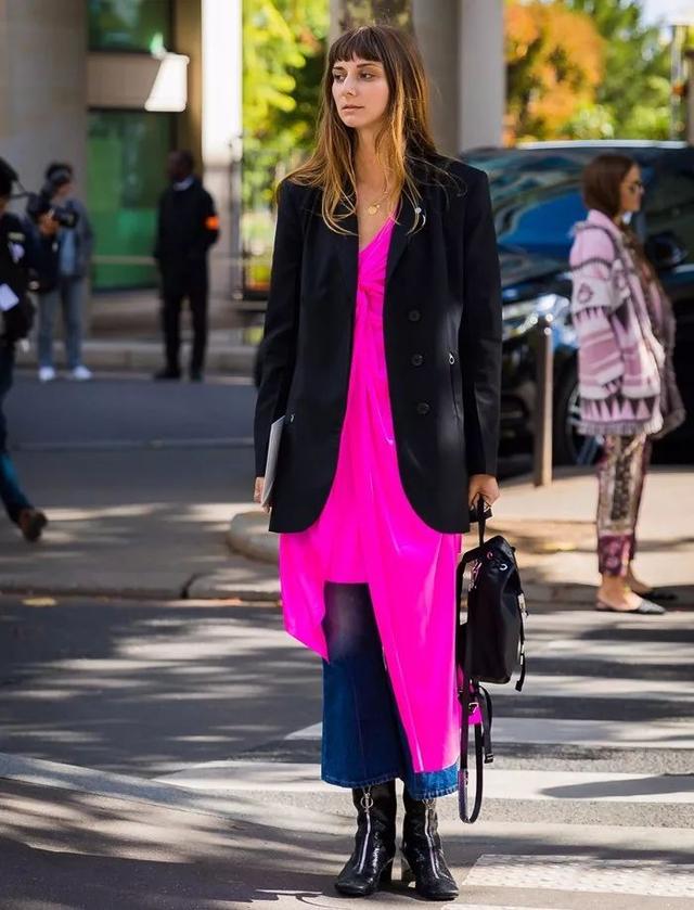 穿腻了黑白穿搭,穿腻了黑白灰