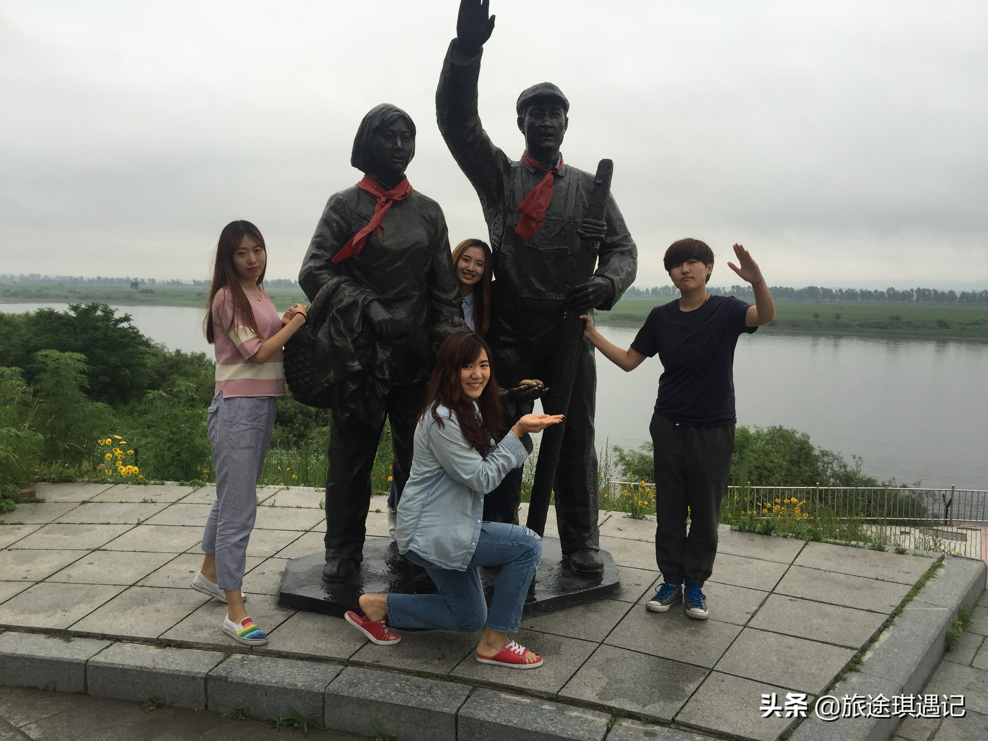 去丹东必打卡的两件事，游抗美援朝时跨过的鸭绿江，品特色黄蚬子