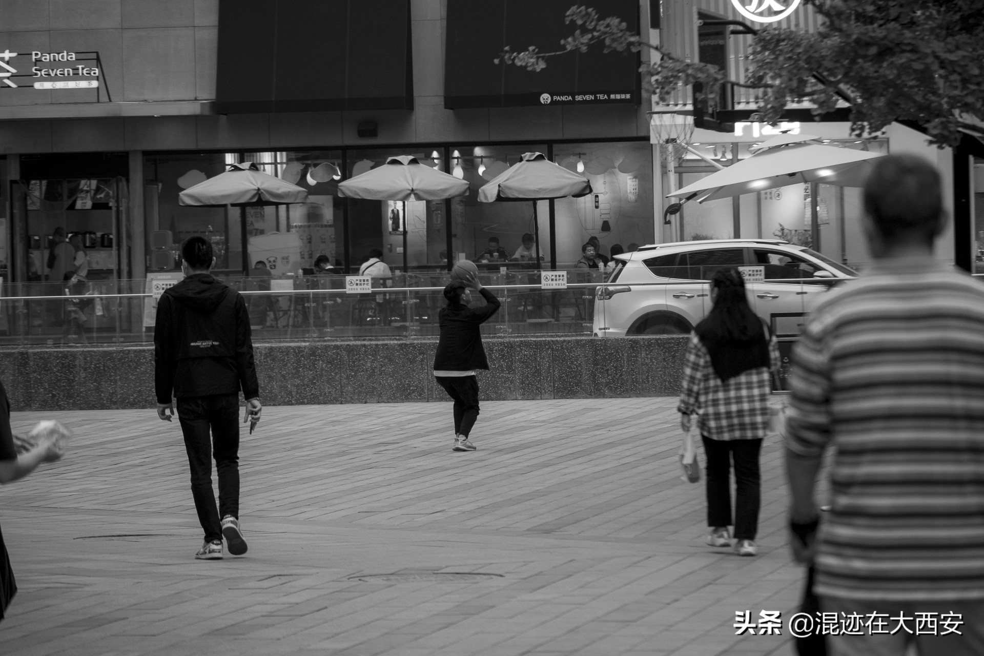 西安中贸广场夜景图,西安中贸广场攻略