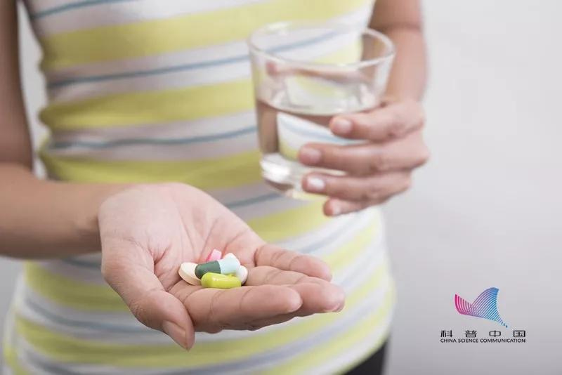 阿奇霉素跟头孢吃了会怎么样,阿奇霉素与啥药物会发生反应