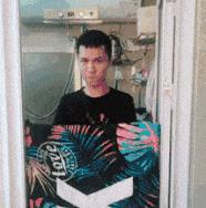 搞笑gif趣图兄弟们来跟我一起摇摆,大哥搞笑动图gif