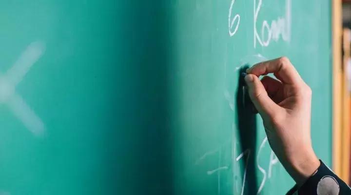 培训学校的老师一般是什么学历,培训学校哪个科目比较火爆