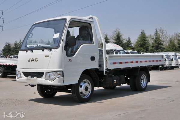 还在用僵尸车、三轮车摆摊？时代不同了，带你看看真正的地摊神车