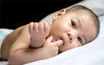 新生儿哪些症状需要警惕,新生儿医生说脑损伤很严重怎么办