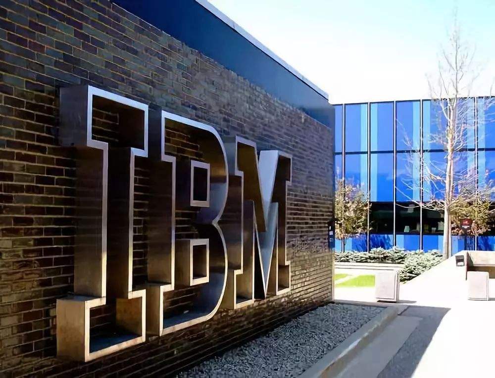 美国科技常青树IBM公司，告诉阿里一个道理：云电脑前途堪忧