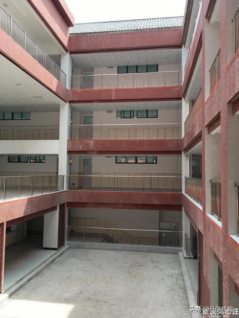 重庆探校|还有12天开学，我去逛了一圈新修的石子山学校