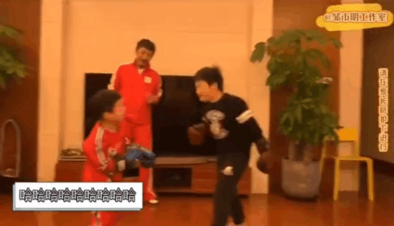 世界冠军对孩子严格训练,世界冠军参加孩子的运动会