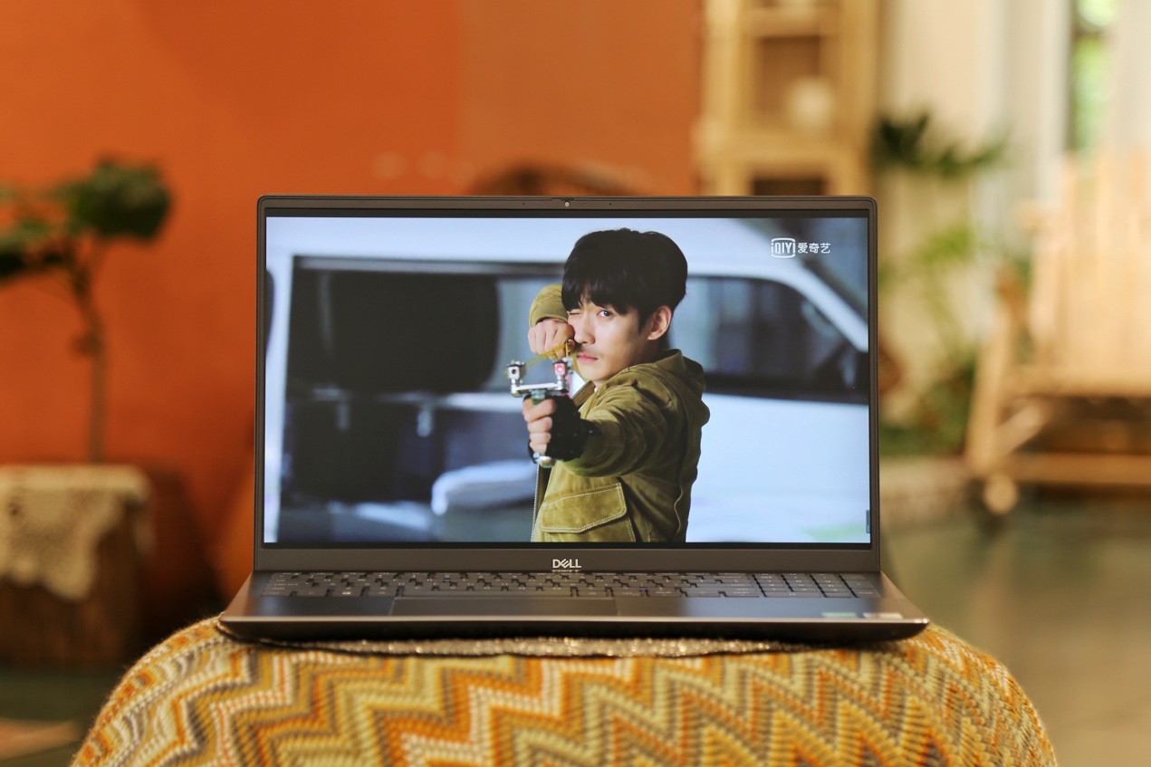 戴尔灵越燃7000玩游戏,戴尔灵越7000的4k屏幕