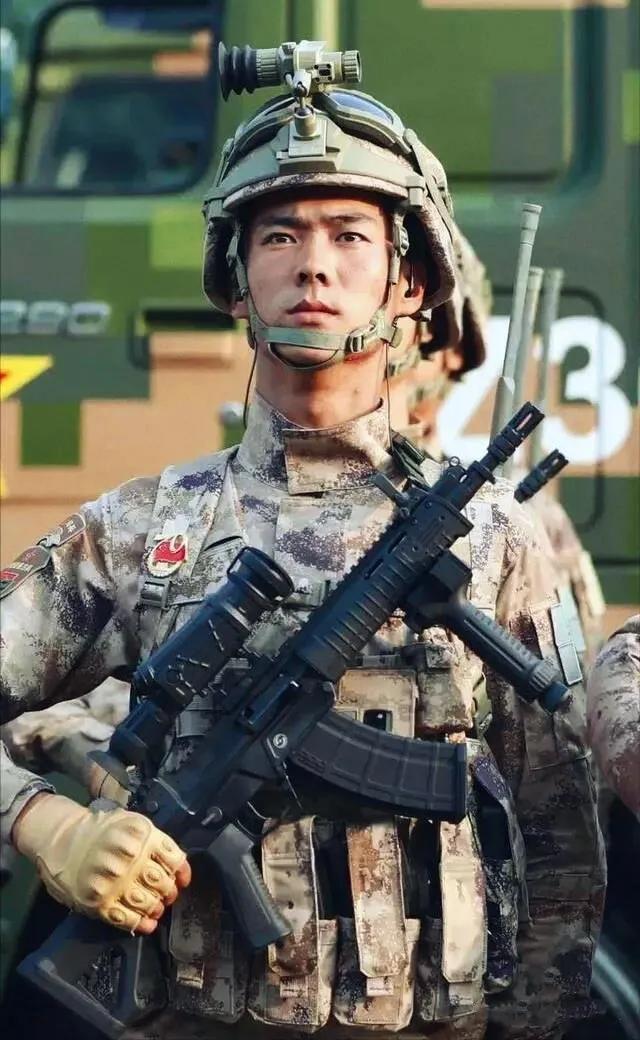 解放军先进武器帅照,解放军新步枪射击视频