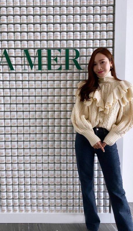 郑秀妍刘嘉玲 (刘嘉玲领开襟衫)