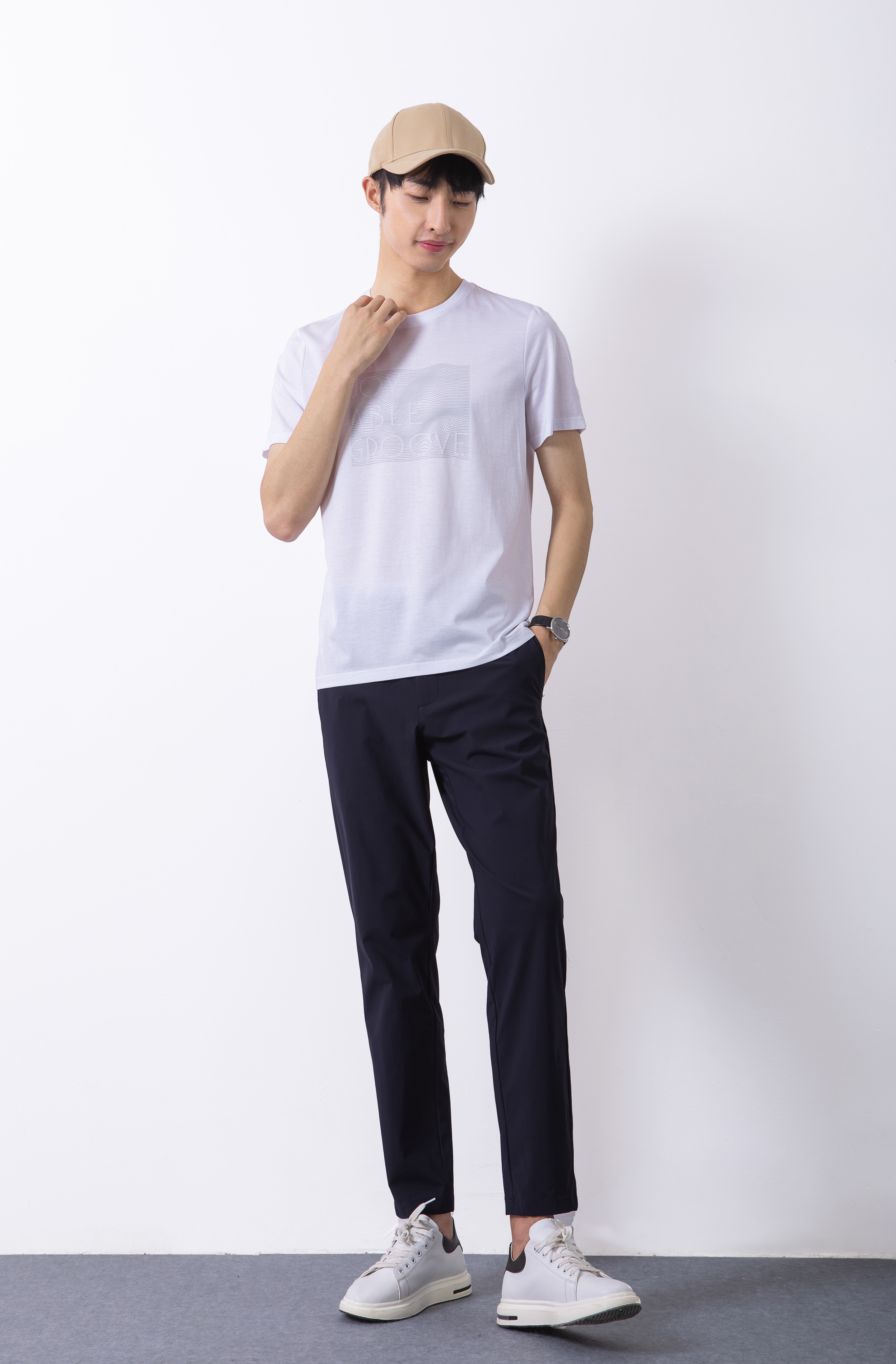 男士皮肤黑的人穿什么衣服,男小麦色皮肤怎么穿衣服