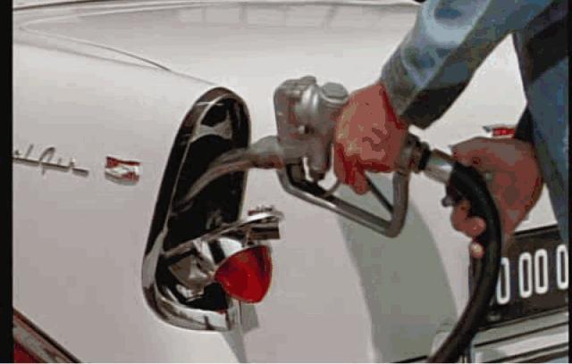 汽车加油口是不是都在驾驶室一侧,汽车加油口在左边和右边的区别