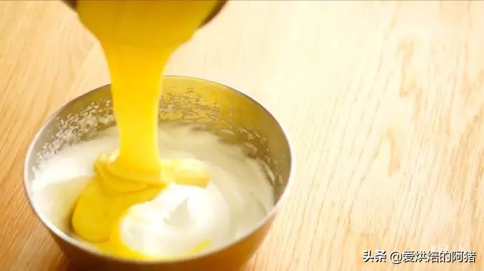 邱莹莹同款草莓奶油蛋糕，基础戚风胚，徒手脱模剖片及抹面挤花