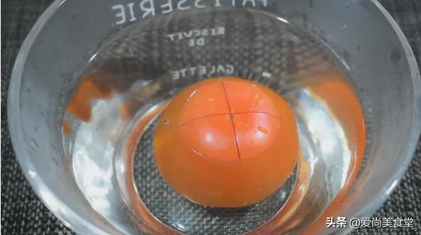 西红柿炒鸡蛋加上它味道更好吃,西红柿别再炒着吃了