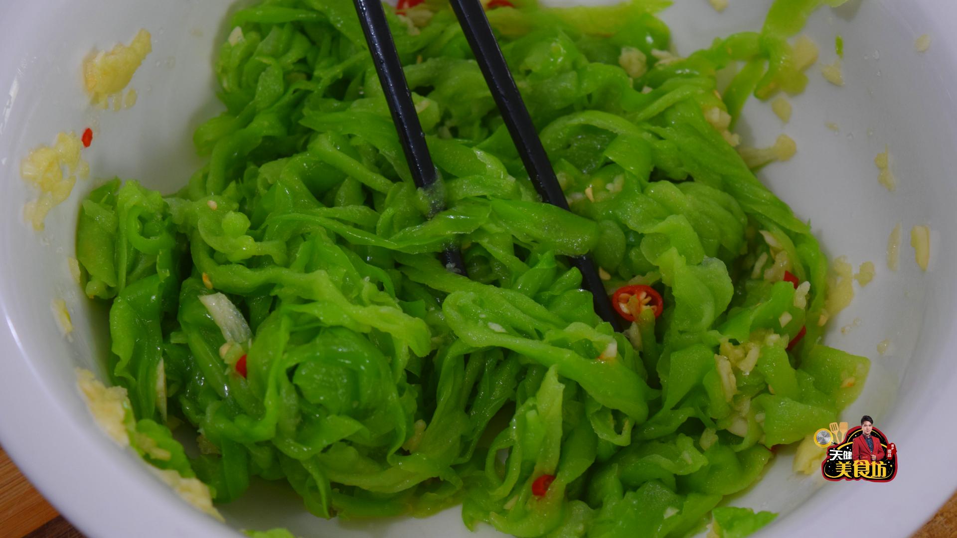 凉拌苦瓜最好吃的家庭做法,适合糖尿病人吃的凉拌苦瓜怎么做