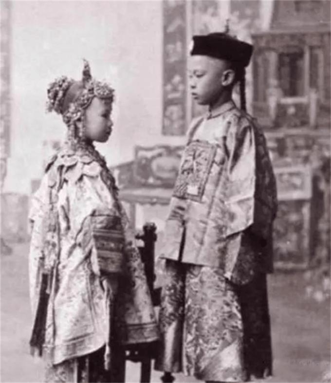 叶挺给童养媳300大洋,要求解除婚约,她却拿钱买下一间庵堂