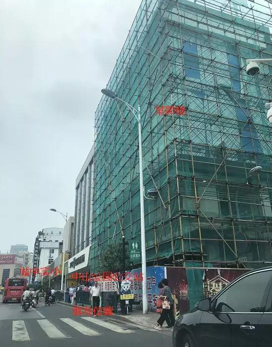 11岁男孩被铁围栏扎伤,青海10岁男童被砸晕后被捅10刀