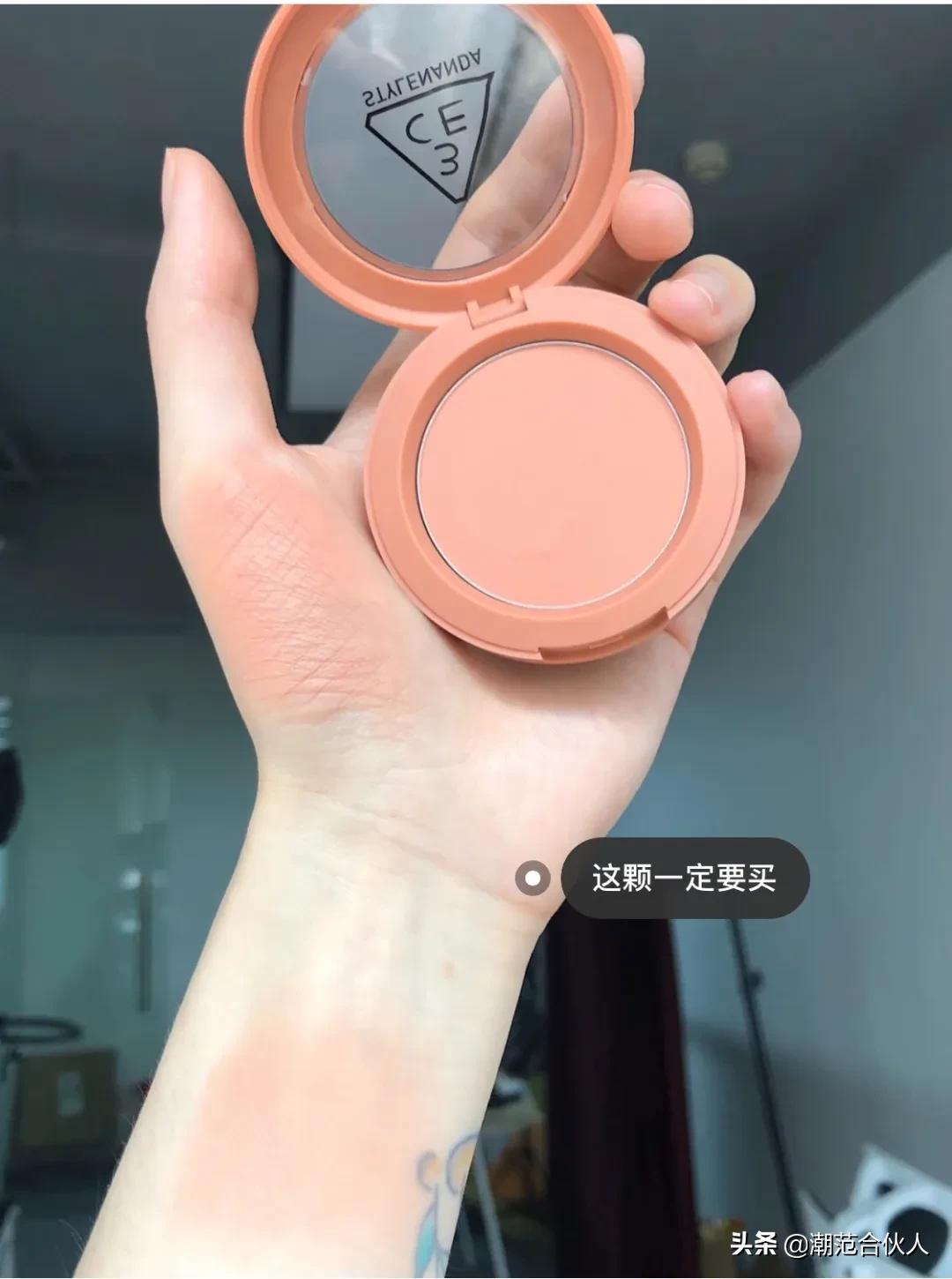 忘记涂腮红了,不想涂腮红