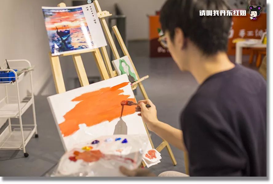 小情侣闺蜜居然在小屋鼓捣一下午，弄出了这个？