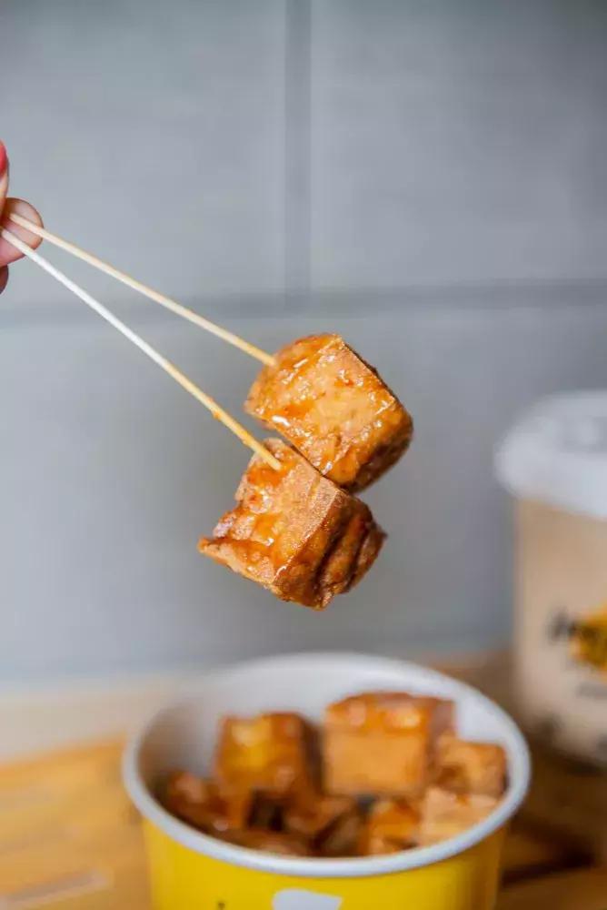 天津一家小馆靠这道菜火了30年,天津有一家小馆靠这道菜火了30年