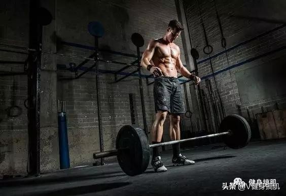 健身三分化式训练详细计划,居家哑铃健身一周训练计划