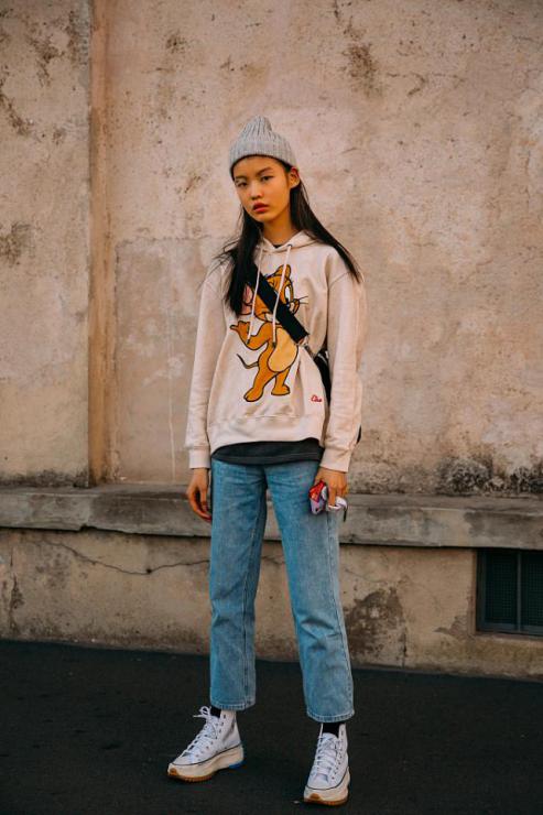 春天的卫衣这样穿才够时髦,秋冬连帽卫衣的正确穿法