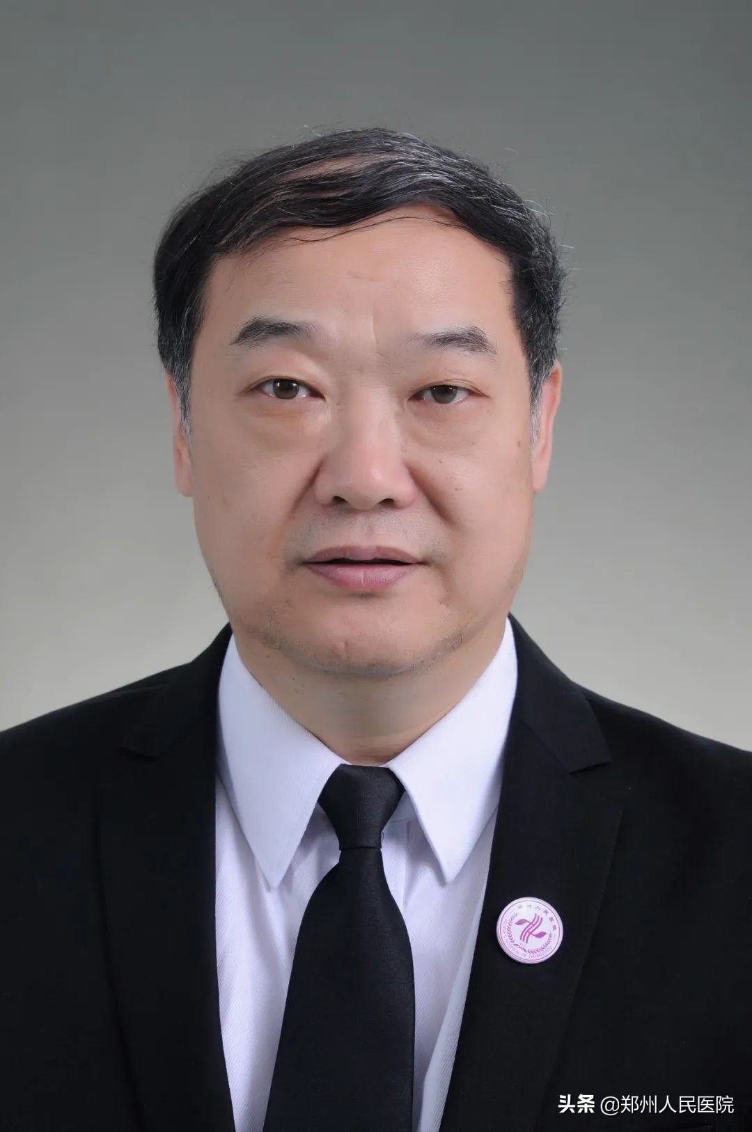 男宝总是尿到腰上怎么回事,男宝宝只能蹲着尿是什么原因