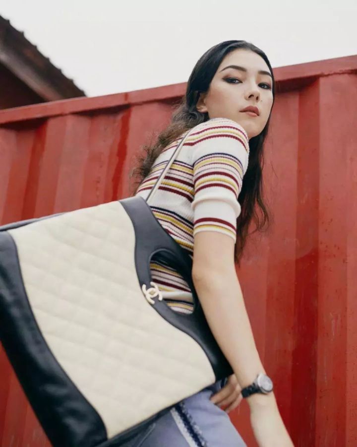 刘雯巴黎时装周2023香奈儿包包,刘雯同款包包香奈儿多少钱