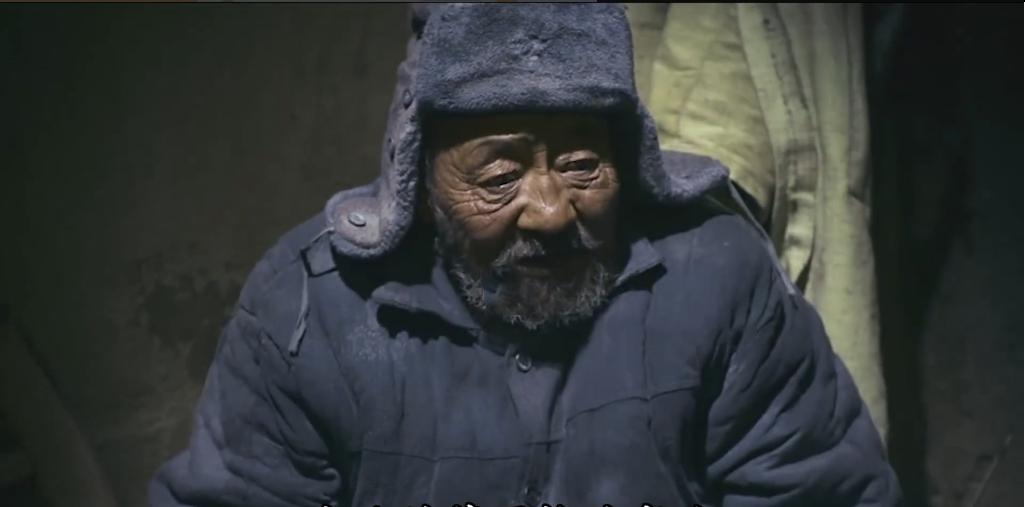 75岁老头被狼群追杀徒手大战狼群,放羊老汉遭遇狼群