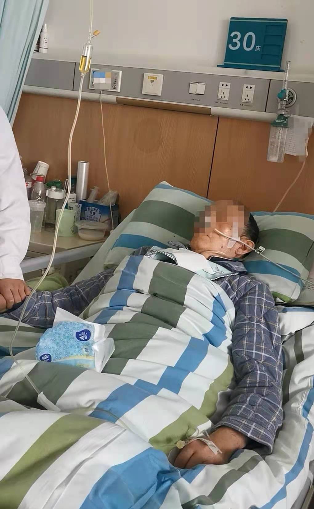 55岁老人突发脑梗要注意哪3点,50岁男士预防脑梗吃什么药