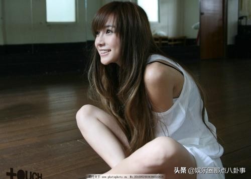杨颖斜刘海叫什么刘海,杨颖黑长直发型中分