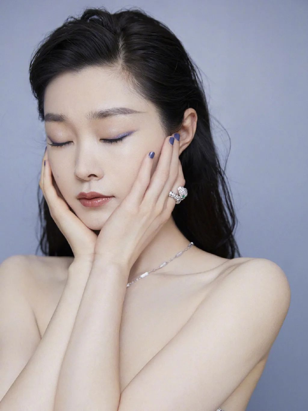 小五官扁平脸适合什么风格,塌鼻扁平脸