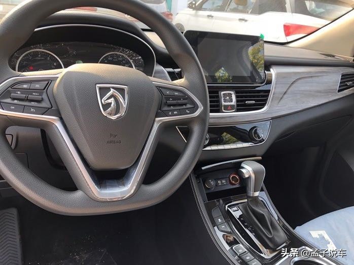 上热门宝骏730新车落地8万多,宝骏73011万公里多少钱