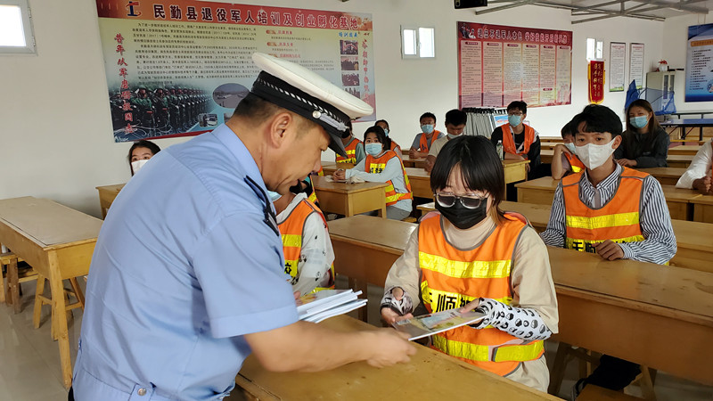 【文明交通进驾校】民勤公安交警走进天顺驾校开展暑期交通安全宣传活动丨强担当除隐患防事故保安全